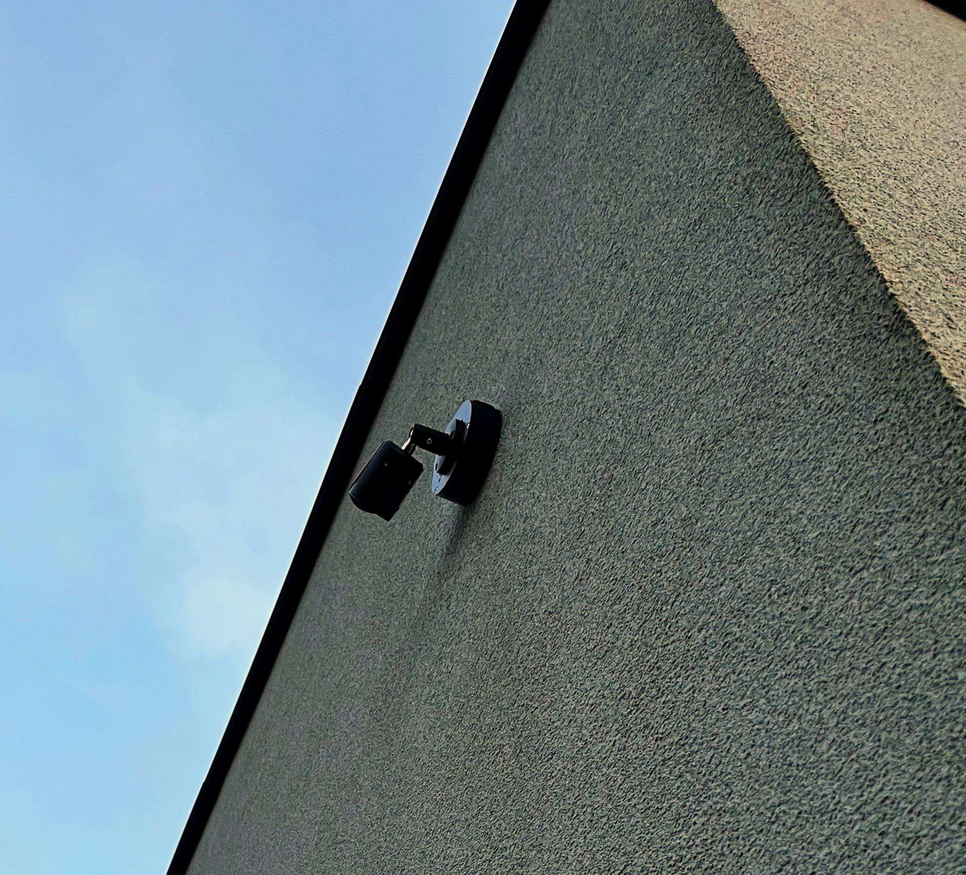 Sieninė vaizdo stebėjimo kamera – patikimas saugumo sprendimas